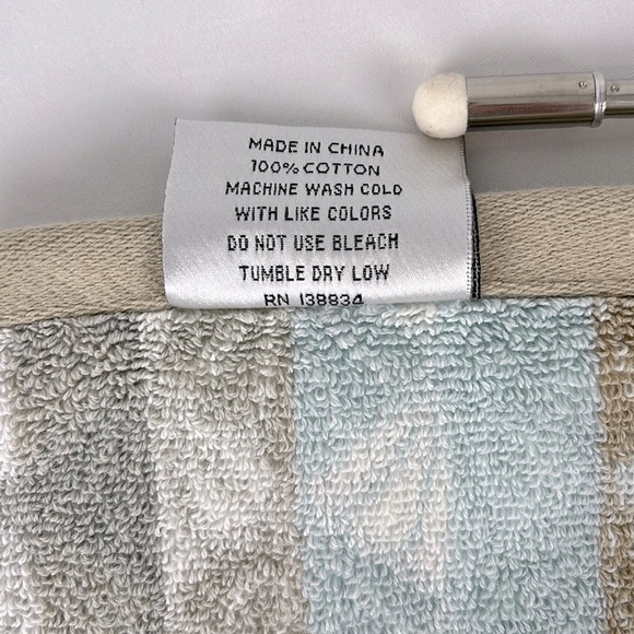 NWT Pair Bella Lux Bath Towels Geometric Flower Gray Taupe White Blue RN 138834 - Picture 4 of 9